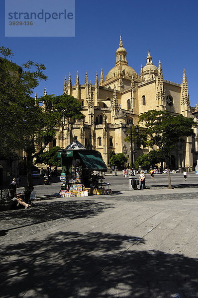 Plaza Mayor Hauptplatz und Kathedrale  Segovia  Kastilien-LeÛn  Spanien  Europa