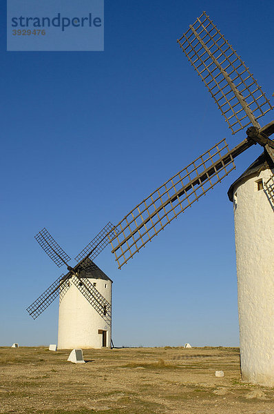 Windmühlen  Campo de Criptana  Provinz Ciudad Real  Ruta de Don Quijote  Castilla-La Mancha  Spanien  Europa