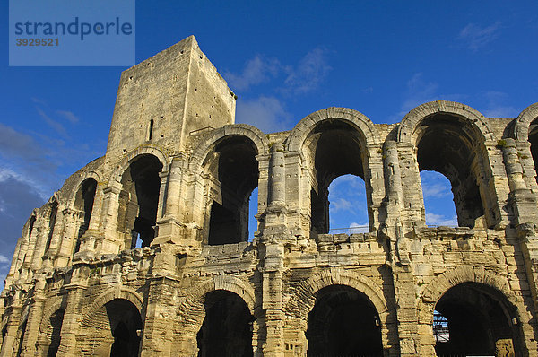 Römisches Amphitheater  Les ArËnes  Arles  Bouches du RhÙne  Provence  Frankreich  Europa