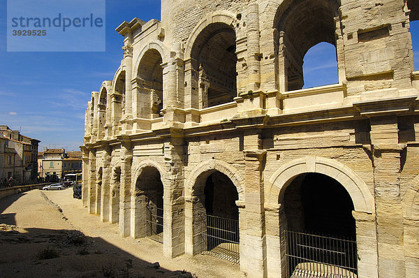 Römisches Amphitheater  Les ArËnes  Arles  Bouches du RhÙne  Provence  Frankreich  Europa