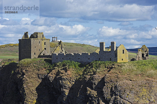 Dunnottar Castle in der Nähe von Stonehaven  Aberdeenshire  Schottland  Vereinigtes Königreich  Europa