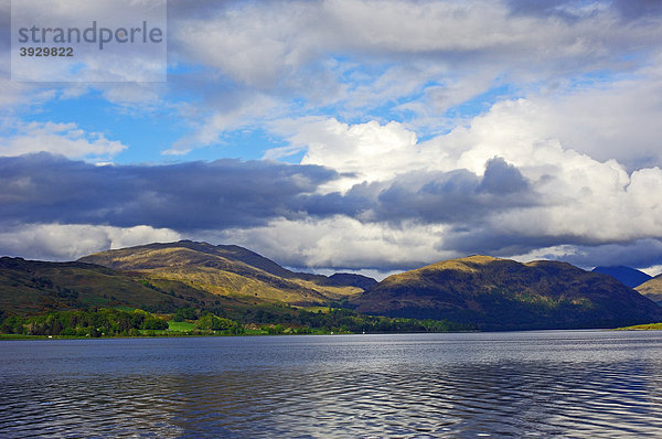 Loch Awe See  Argyll and Bute Distrikt  Highlands  Schottland  Vereinigtes Königreich  Europa