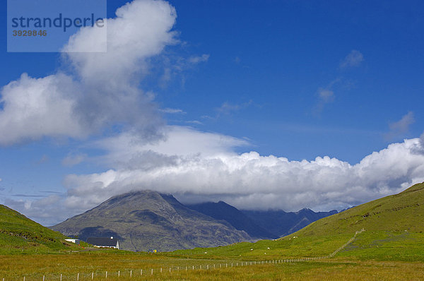 Cuillin Hills von Elgol aus  Isle of Skye  Western Highlands  Schottland  Vereinigtes Königreich  Europa