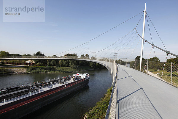 ZOOM-Brücke in Gelsenkirchen  Erzbahntrasse  Ruhrgebiet  Nordrhein-Westfalen  Deutschland  Europa