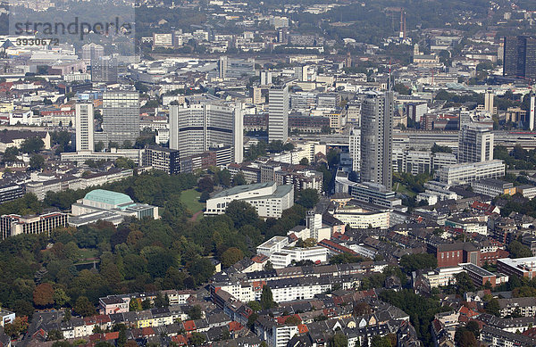Innenstadt von Essen  mit Philharmonie  links unten  Aalto Theater  Oper  Verwaltungsgebäude RWE-Tower  rechts  Essen  Nordrhein-Westfalen  Deutschland  Europa