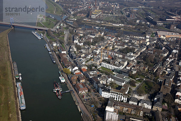 Duisburger Binnenhafen Ruhrort am Rhein  Stadtteil Ruhrort  mit dem Schifffahrtsmuseum  Duisburg  Nordrhein-Westfalen  Deutschland  Europa