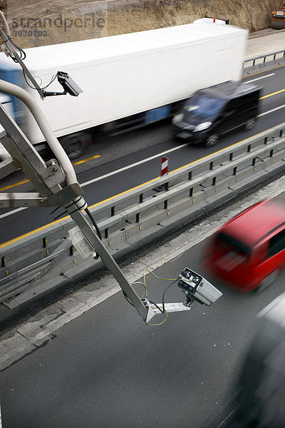 Mobile Mautstelle  Sensoren  in einer Autobahnbaustelle an der Autobahn A2  bei Bönen  Nordrhein-Westfalen  Deutschland  Europa