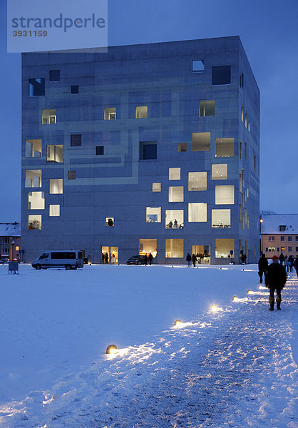 Lichtkunst am SANAA Gebäude  Zollverein School  von Eva-Maria-Joeressen  beim Kulturfest GlückAuf2010 zum Auftakt des Europäischen Kulturhauptstadt-Jahres  auf dem Gelände der Zeche und Kokerei Zollverein  Essen  Nordrhein-Westfalen  Deutschland  Europa