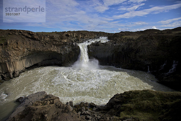 Wasserfall Aldeyj·rfoss  auf Hochlandroute Sprengisandur  Nordisland  Island  Europa