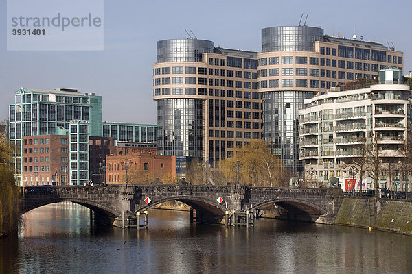 Spree mit Bundeministerium des Innern  Berlin  Deutschland  Europa