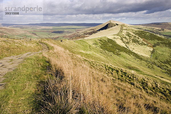 Blick von Mam Tor über Great Ridge  Derbyshire Peak District  England  Großbritannien  Europa