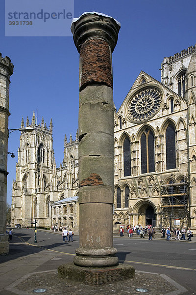 Römische Säule aus dem Prätorium des Forts  York  North Yorkshire  England  Vereinigtes Königreich  Europa