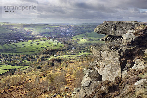 Curbar Edge Felsformation und Ausblick  Derbyshire  England  Vereinigtes Königreich  Europa