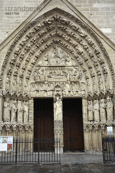 Linke Tür  Westfassade  Notre Dame  Paris  Frankreich  Europa