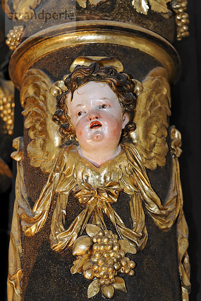 Kopf einer Putte  Barockengel  geschnitzt  ehemalige Klosterkirche St. Michael  Basilica minor  Salzkammergut  Oberösterreich  Österreich  Europa
