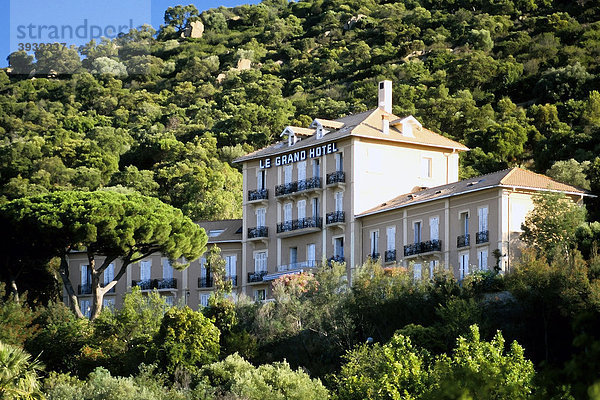 Grand Hotel am Hang  Bormes-les- Mimosas  Provence-Alpes-CÙte d'Azur  Var  Südfrankreich  Frankreich  Europa