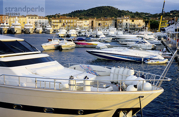Jachten im Hafen von Saint-Tropez  Provence-Alpes-CÙte d'Azur  Var  Südfrankreich  Frankreich  Europa