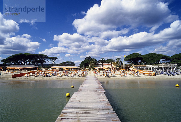 Berühmter Strandclub Tahiti Plage  Saint-Tropez  CÙte d'Azur  Var  Südfrankreich  Frankreich  Europa