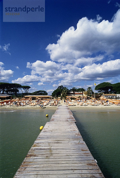 Berühmter Strandclub Tahiti Plage  Saint-Tropez  CÙte d'Azur  Var  Südfrankreich  Frankreich  Europa