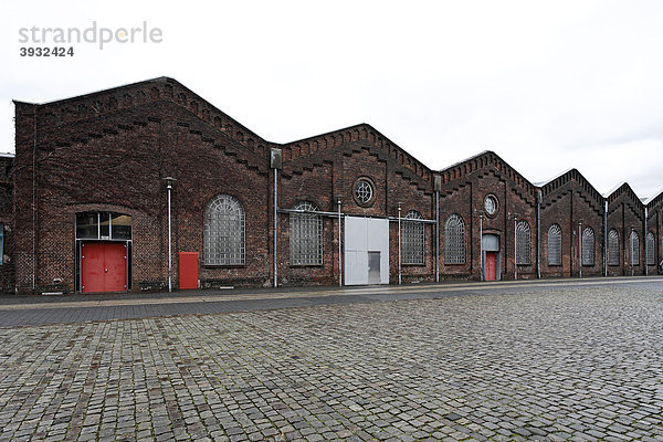 Historische Walzhalle  Backstein-Fassade  stillgelegte Zinkfabrik Altenberg  LVR Industriemuseum  Oberhausen  Ruhrgebiet  Nordrhein-Westfalen  Deutschland  Europa