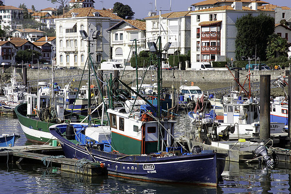 Fischerboote  Hafen von Saint-Jean-de-Luz  Aquitanien  Frankreich  Europa