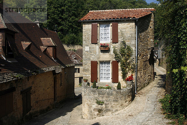 Typisches Landhaus aus Stein  Beynac-et-Cazenac  Dordogne  Aquitanien  Frankreich  Europa