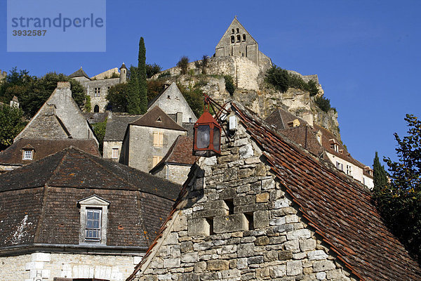 Dach eines typischen Gebäudes aus Stein  Beynac-et-Cazenac  Dordogne  Aquitanien  Frankreich  Europa
