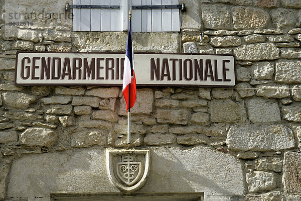 Gendarmerie  Polizeiwache mit Fahne  befestigte Felsenstadt Rocamadour  DÈpartement Lot  Midi-PyrÈnÈes  Frankreich  Europa