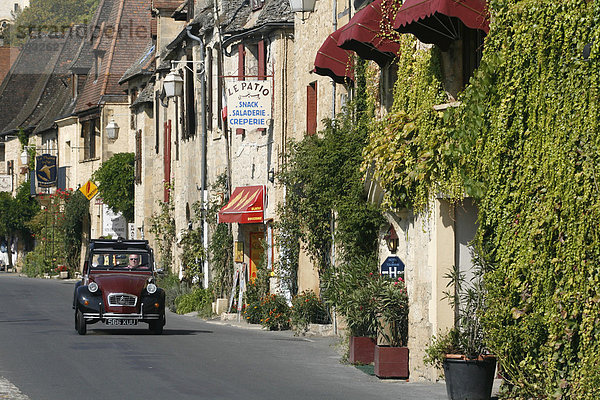La Roque-Gageac  Straße  Tal der Dordogne  Aquitanien  Frankreich  Europa