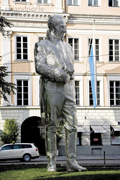Statue  Graf von Montgelas  Alter Botanischer Garten in München  Bayern  Deutschland  Europa