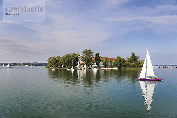 Fraueninsel  Frauenchiemsee  Segelboote  Chiemsee  Oberbayern  Bayern  Deutschland  Europa