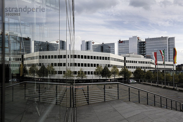 Hochhäuser in Düsseldorf  Stadttor  Siemens Gebäude  LBS  RWI  Nordrhein-Westfalen  Deutschland  Europa