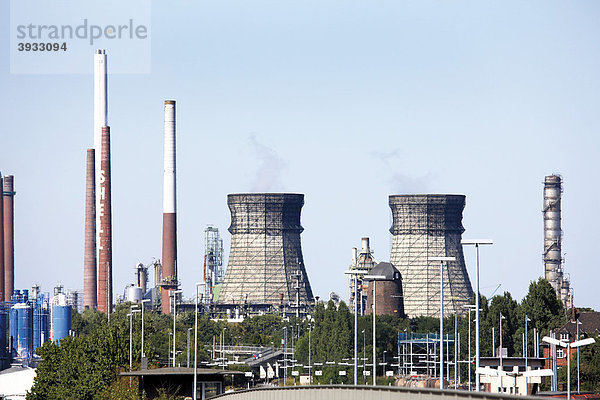 Shell Rheinland Raffinerie am Rhein bei Köln-Godorf  Nordrhein-Westfalen  Deutschland  Europa