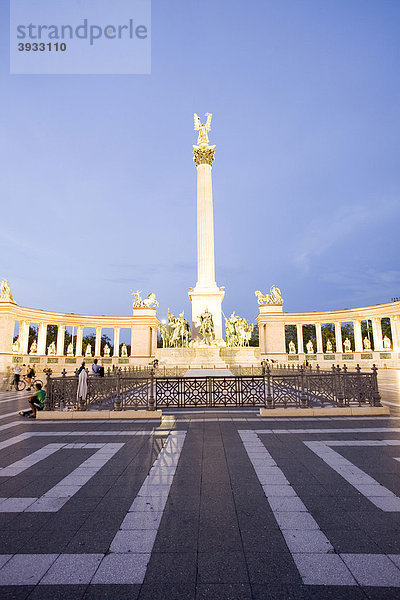 Heldenplatz  Hosok tere  Abenddämmerung  Budapest  Ungarn  Osteuropa