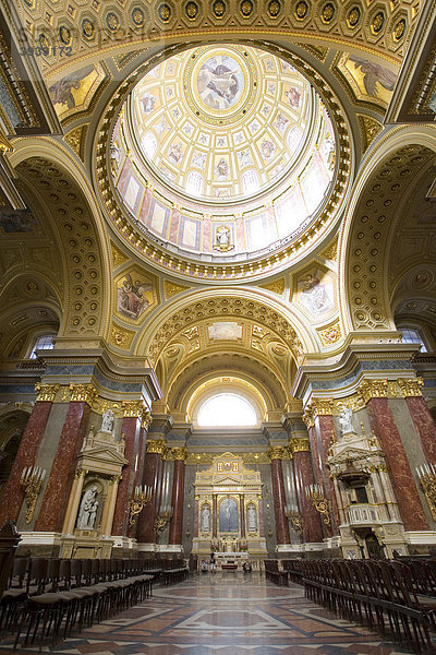 Innenaufnahme  Stephans Basilika  Budapest  Ungarn  Osteuropa