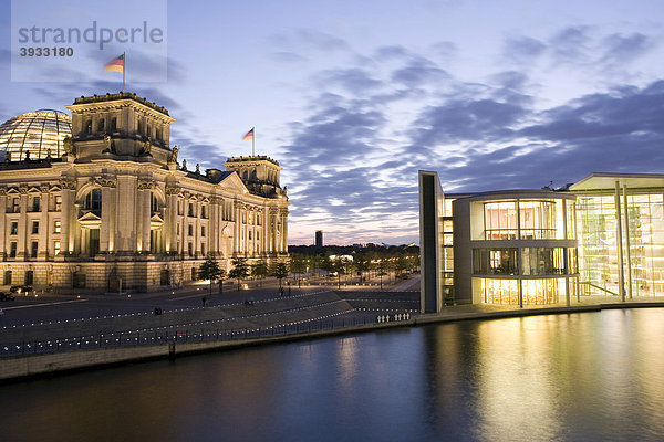 Reichstagsgebäude und Paul Löbe Haus  Berlin  Deutschland  Europa