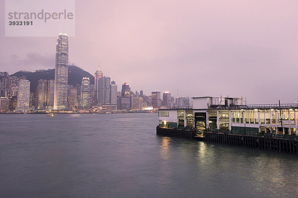 Old Star Ferry Pier  Dämmerung  Kowloon  Hong Kong  Hongkong  China  Asien