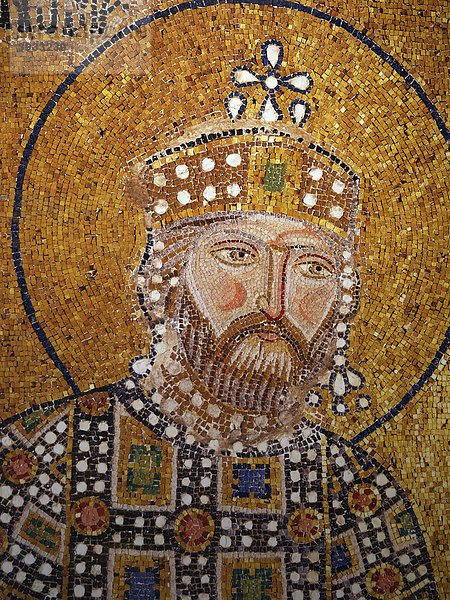 Byzantinisches Mosaik von Kaiser Konstantin  Hagia Sophia  Kirche der heiligen Weisheit  Istanbul  Türkei