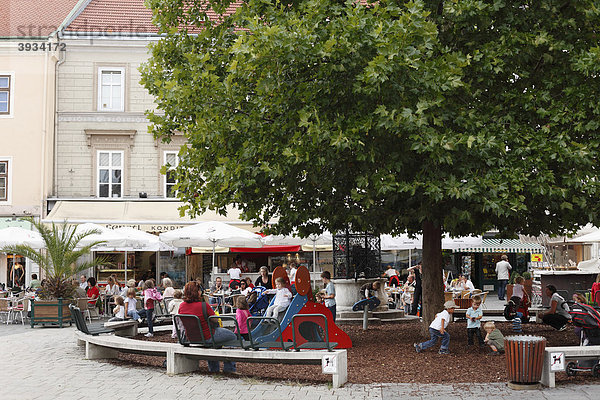 Kinderspielplatz am Hauptplatz  Wiener Neustadt  Niederösterreich  Österreich  Europa