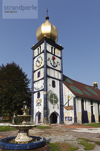 Stadtpfarrkirche Sankt Barbara  gestaltet von Friedensreich Hundertwasser  Bärnbach  Steiermark  Österreich  Europa
