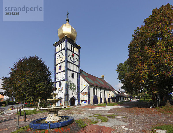 Stadtpfarrkirche Sankt Barbara  gestaltet von Friedensreich Hundertwasser  Bärnbach  Steiermark  Österreich  Europa