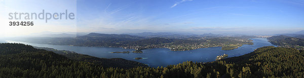 Panorama Wörther See  Wörthersee  Blick vom Pyramidenkogel  Kärnten  Österreich  Europa
