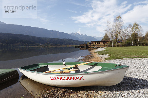 Ruderboot im Erlebnispark Presseggersee  Hermagor-Pressegger See  Kärnten  Österreich  Europa