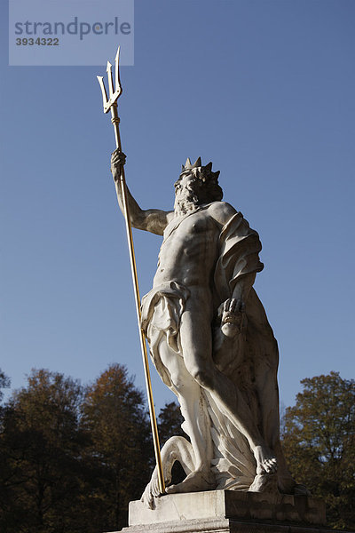 Neptun-Figur  Große Kaskade  Nymphenburger Park  München  Oberbayern  Bayern  Deutschland  Europa