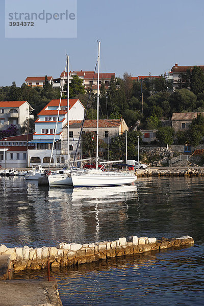 Hafen in Tovarnele  Insel Pag  Dalmatien  Kvarner Bucht  Adria  Kroatien  Europa