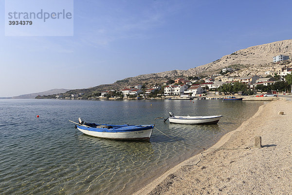 Strand und Boot  Metajna  Insel Pag  Dalmatien  Adria  Kroatien  Europa