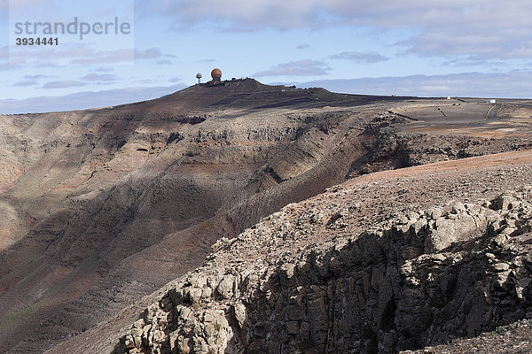 Militärische Radar-Station auf PeÒas del Chache  Risco de Famara  Lanzarote  Kanarische Inseln  Kanaren  Spanien  Europa