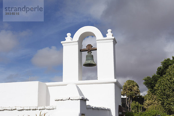 Glocke in Fundacion CÈsar Manrique  ehemaliges Wohnhaus Manriques in Tahiche  Lanzarote  Kanaren  Kanarische Inseln  Spanien  Europa