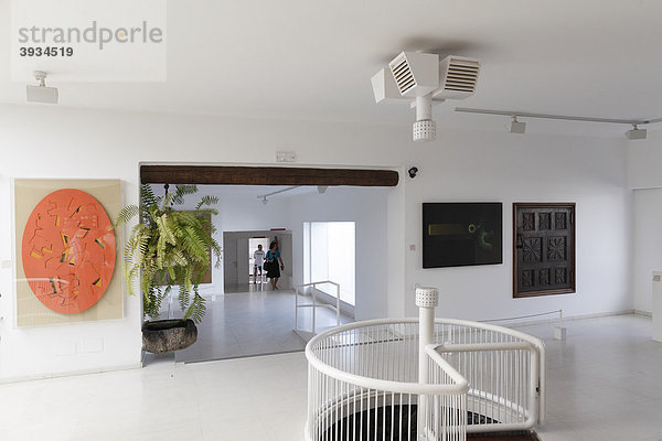 Fundacion CÈsar Manrique  Privatsammlung im Wohnzimmer  ehemaliges Wohnhaus Manriques in Tahiche  Lanzarote  Kanaren  Kanarische Inseln  Spanien  Europa