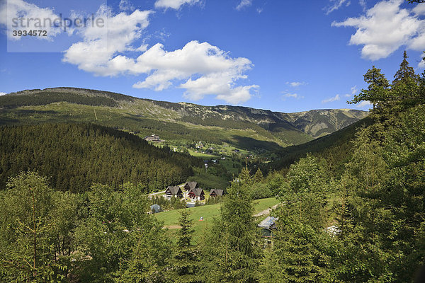 Landschaft in der Umgebung von Spindlermühle  nahe Svat_ Petr  Sankt Peter  Riesengebirge  Tschechien  Europa